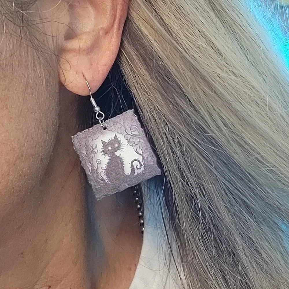 SPOOKY BLACK CAT EARRINGS